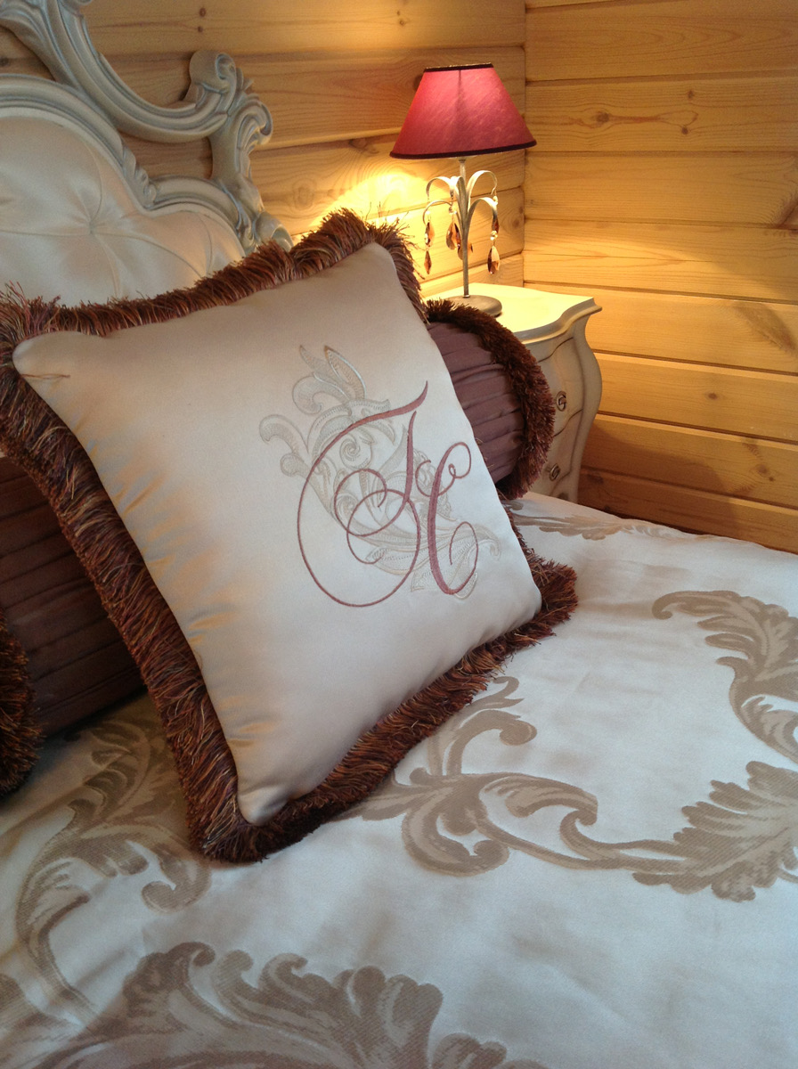 Декоративные подушки с бахромой из коллекции Cortese. Дизайнер - Наталья Ступак, ателье "Clover Decor"