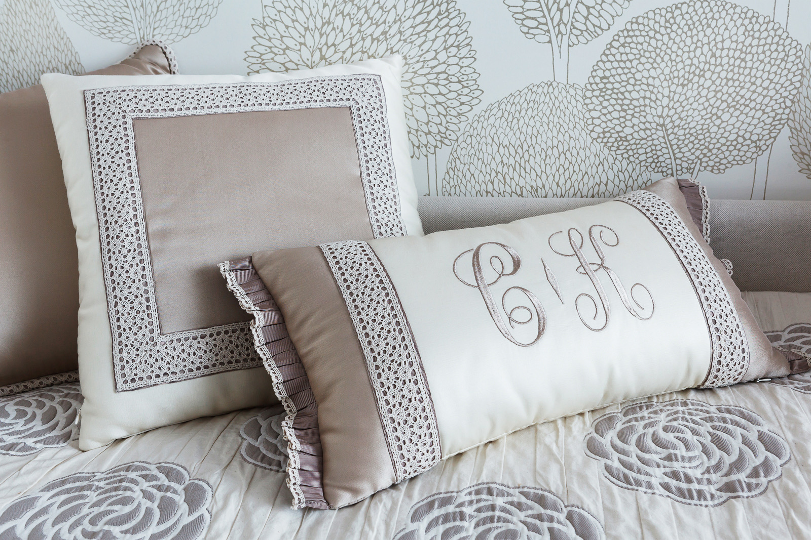 Декоративные подушки с тесьмой из коллекции Truffle. Дизайнер - Наталья Ступак, ателье "Clover Decor"